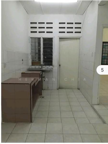 Rumah Bandar untuk Dijual di Taman Sri Serdang (Seri Kembangan) - Herman Chia - Kitchen - PropertyGuru.com.my