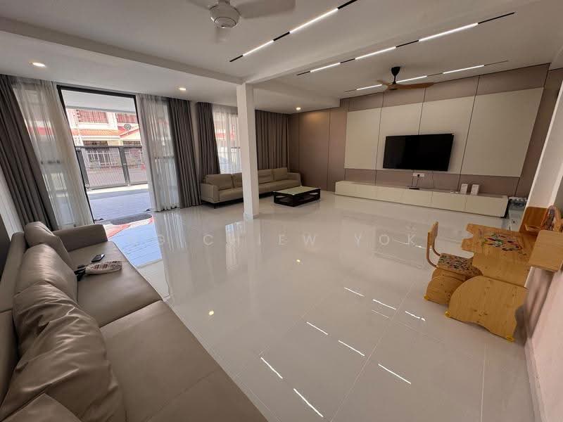 Rumah Teres 2-Tingkat untuk Disewa di Taman Bunga Raja (Kota Kinabalu) - Ng Chiew Yok - Living Room - PropertyGuru.com.my