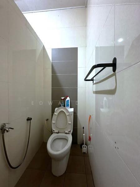 1-storey Terraced House for Sale in Taman Ungku Tun Aminah (Skudai) - Edward Oo - Bathroom - PropertyGuru.com.my