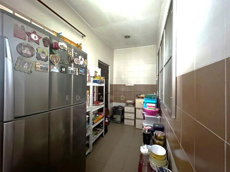 1-storey Terraced House for Sale in Taman Ungku Tun Aminah (Skudai) - Edward Oo - Kitchen - PropertyGuru.com.my