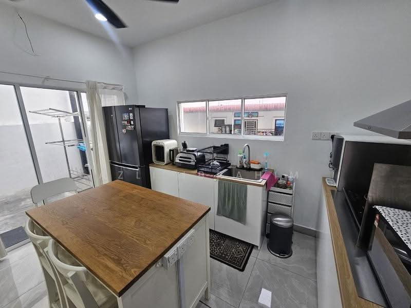 Rumah Teres 2-Tingkat untuk Dijual di Alam Sari (Bangi) - Azli Ibrahim - Kitchen - PropertyGuru.com.my