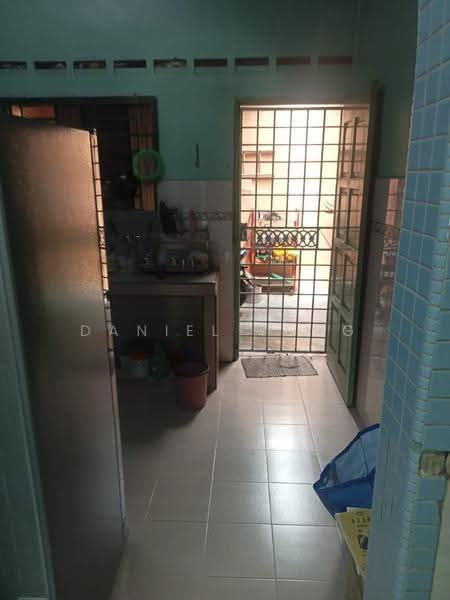 Semi-Detached House for Sale in Ulu Tiram (Johor) - Daniel Yong - Kitchen - PropertyGuru.com.my