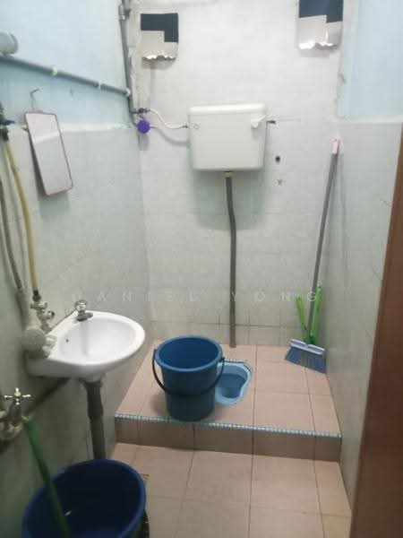Semi-Detached House for Sale in Ulu Tiram (Johor) - Daniel Yong - Bathroom - PropertyGuru.com.my