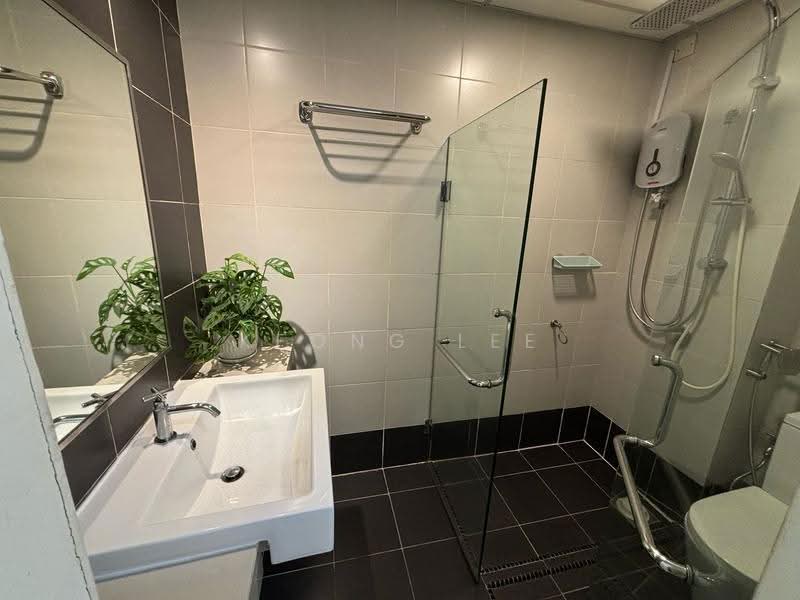 Service Residence for Rent at Centrestage Designer Suite - Kfong Lee - Bathroom - PropertyGuru.com.my
