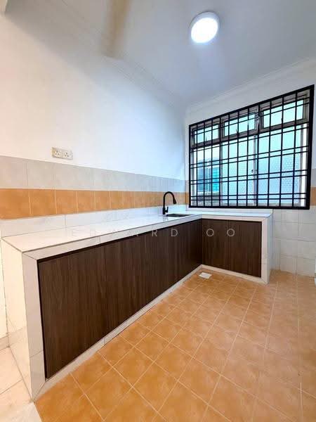 2-storey Terraced House for Sale in Taman Bestari Indah (Ulu Tiram) - Edward Oo - Kitchen - PropertyGuru.com.my