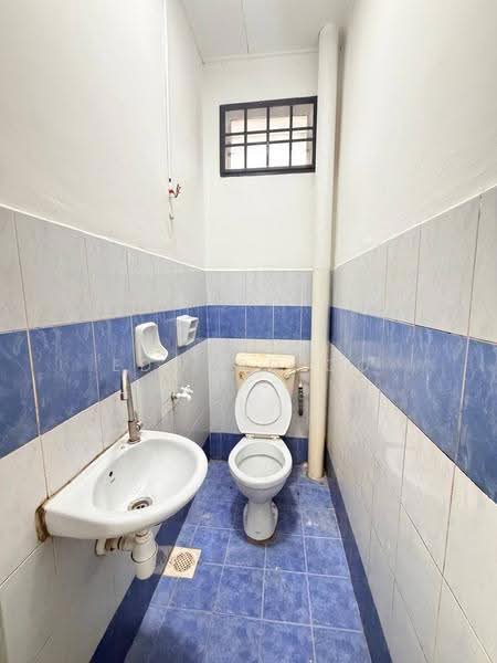 2-storey Terraced House for Sale in Taman Bestari Indah (Ulu Tiram) - Edward Oo - Bathroom - PropertyGuru.com.my