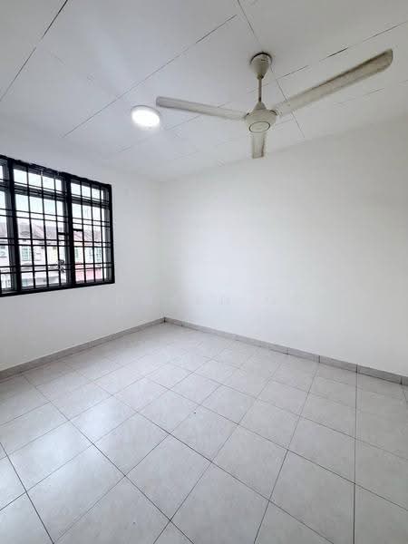 2-storey Terraced House for Sale in Taman Bestari Indah (Ulu Tiram) - Edward Oo - Interior - PropertyGuru.com.my