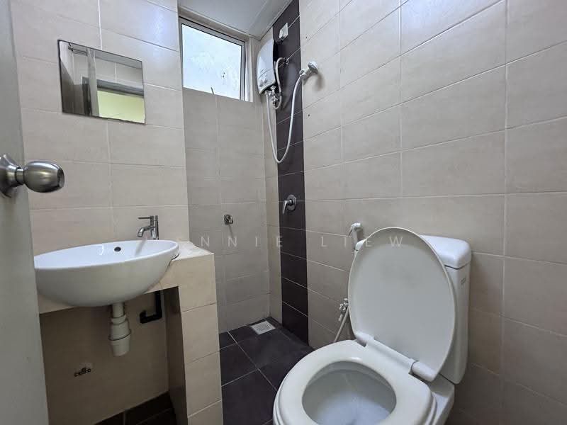 Kondominium untuk Disewa di Cova Suites - Wennie Liew - Bathroom - PropertyGuru.com.my