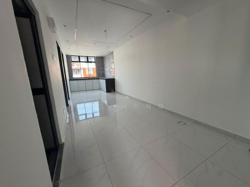 Flat for Sale at Taman Putri Kulai - Wil Mong - Kitchen - PropertyGuru.com.my