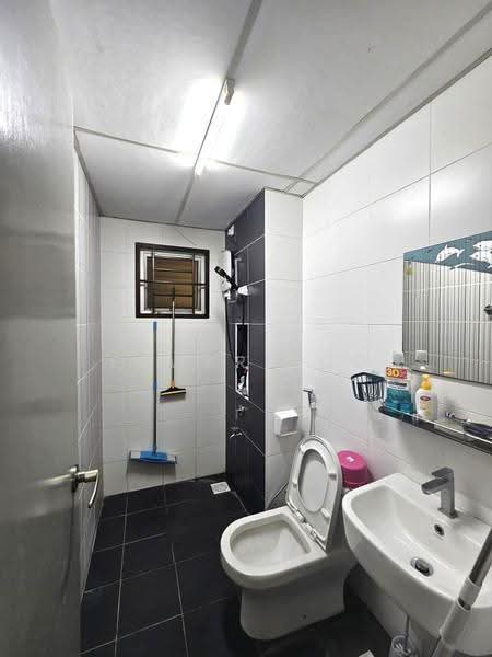 Kediaman Servis untuk Dijual di D'Tasek Residences (Tasek Impian) - Edward Oo - Bathroom - PropertyGuru.com.my