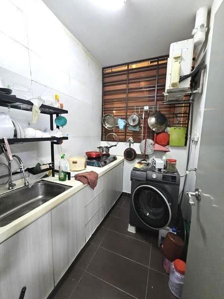 Kediaman Servis untuk Dijual di D'Tasek Residences (Tasek Impian) - Edward Oo - Kitchen - PropertyGuru.com.my