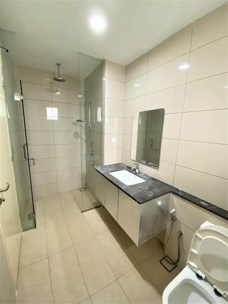 Kediaman Servis untuk Disewa di The Park Sky Residence - Mak Oliver - Bathroom - PropertyGuru.com.my
