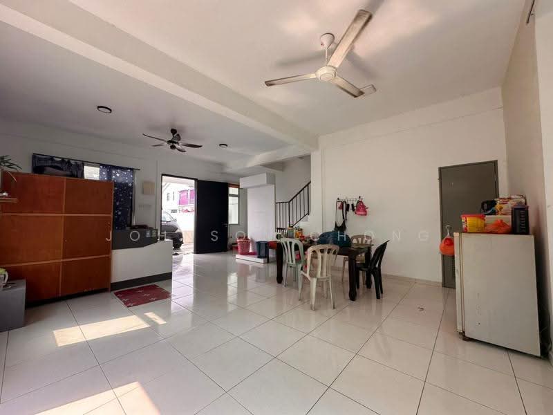 Rumah Kluster untuk Dijual di Kangkar Pulai (Skudai) - Johnson Chong - Living Room - PropertyGuru.com.my