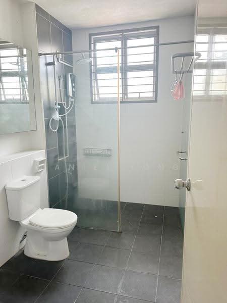 Rumah Berkembar untuk Dijual di Taman Kempas Utama (Tebrau) - Daniel Yong - Bathroom - PropertyGuru.com.my