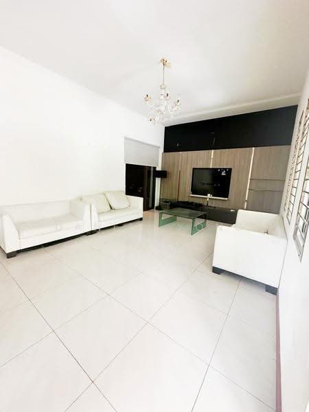 Rumah Berkembar untuk Dijual di Taman Kempas Utama (Tebrau) - Daniel Yong - Living Room - PropertyGuru.com.my
