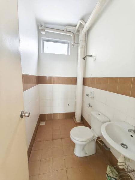 Pangsapuri untuk Dijual di Kipark Apartment - Keith Shum - Bathroom - PropertyGuru.com.my