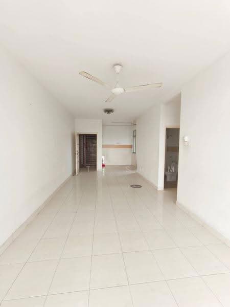 Pangsapuri untuk Dijual di Kipark Apartment - Keith Shum - Living Room - PropertyGuru.com.my