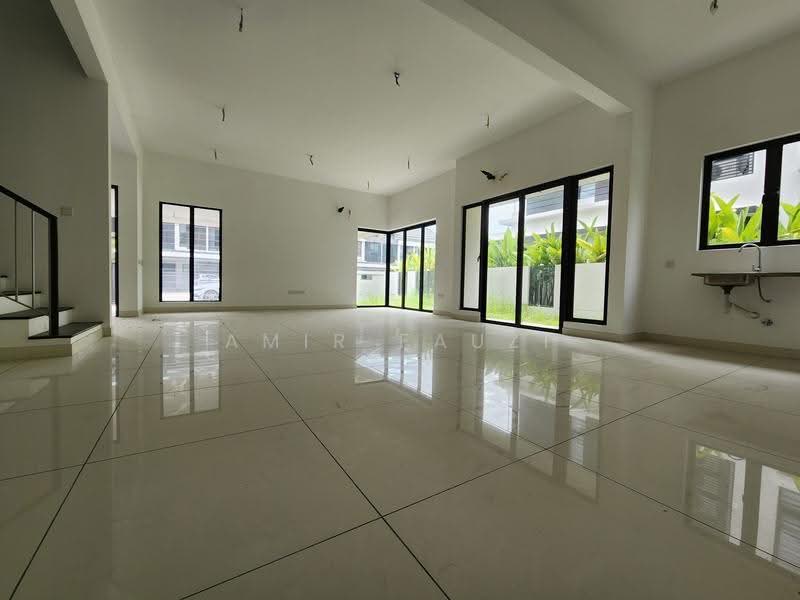 Rumah Berkembar untuk Dijual di Elmina (Shah Alam) - Amir Fauzi - Living Room - PropertyGuru.com.my