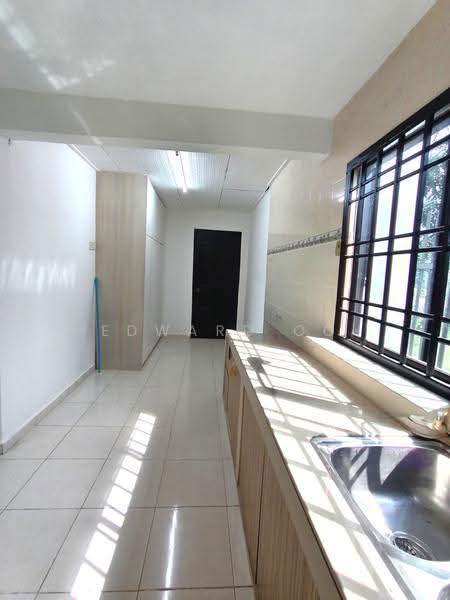 Rumah Teres 2-Tingkat untuk Dijual di Taman Megah Ria (Masai) - Edward Oo - Kitchen - PropertyGuru.com.my