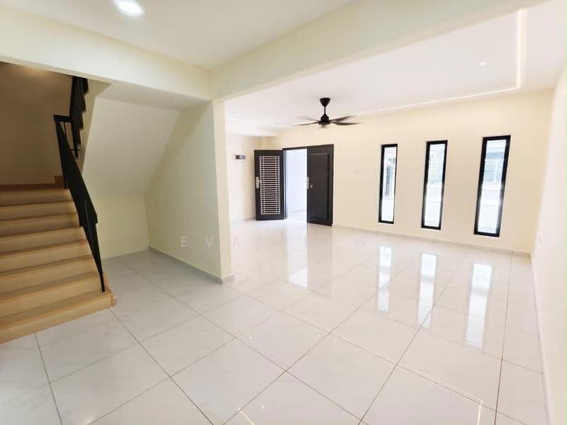 2-storey Terraced House for Sale in Taman Skudai Baru (Skudai) - Eva Siow - Living Room - PropertyGuru.com.my