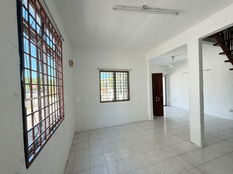 2-storey Terraced House for Sale in Taman Sri Bayu (Sepang) - Shaiful Rudy - Living Room - PropertyGuru.com.my