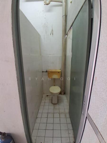 Shop / Office for Rent in Taman Pelangi (Alor Setar) - Ryan Ooi - Bathroom - PropertyGuru.com.my