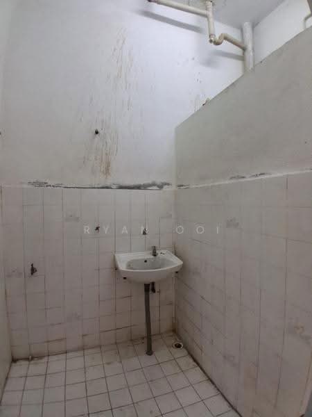 Shop / Office for Rent in Taman Pelangi (Alor Setar) - Ryan Ooi - Bathroom - PropertyGuru.com.my