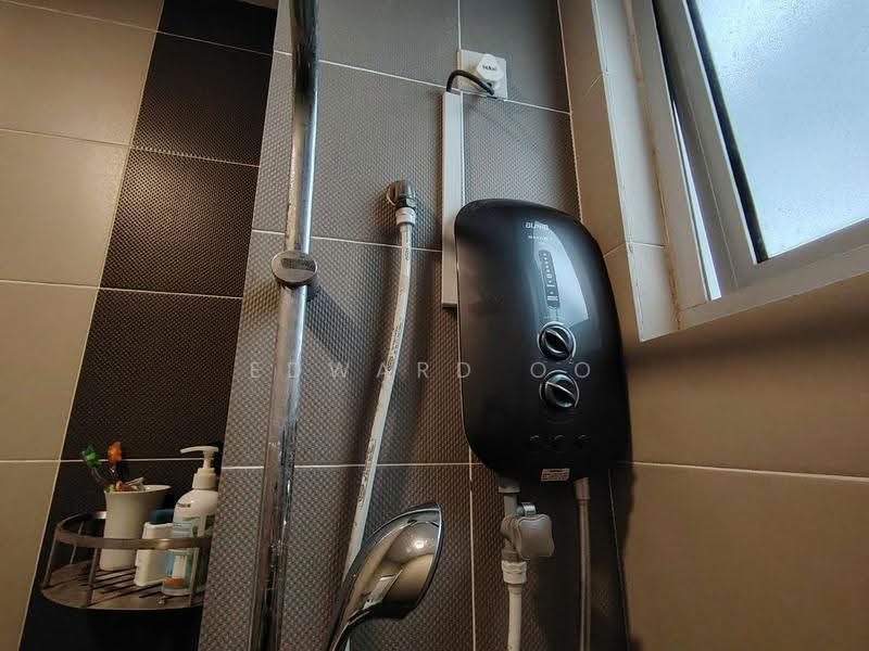 Kediaman Servis untuk Dijual di Centra Residences - Edward Oo - Bathroom - PropertyGuru.com.my