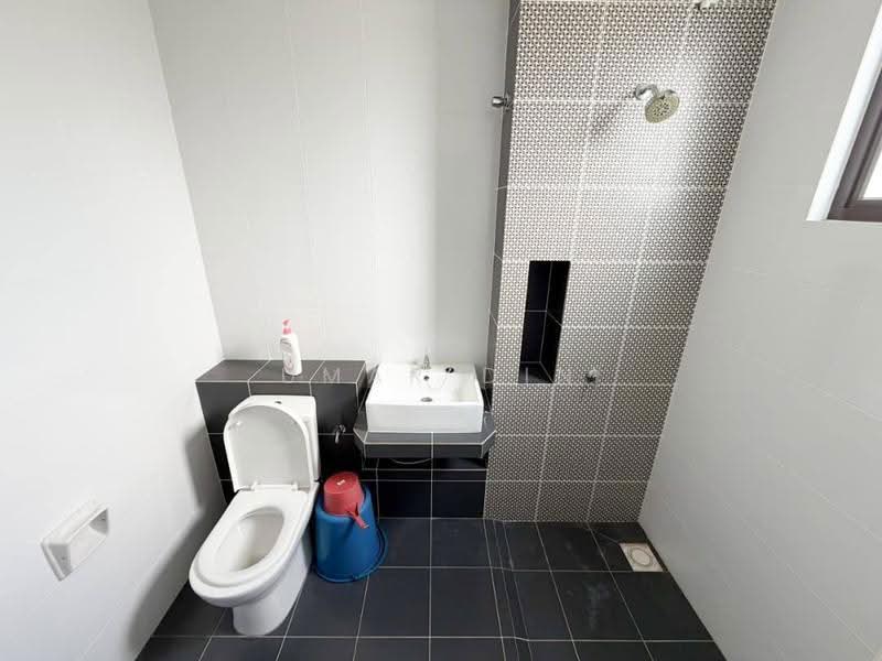 Terraced House for Sale in Eco Grandeur (Puncak Alam) - Umar Din - Bathroom - PropertyGuru.com.my