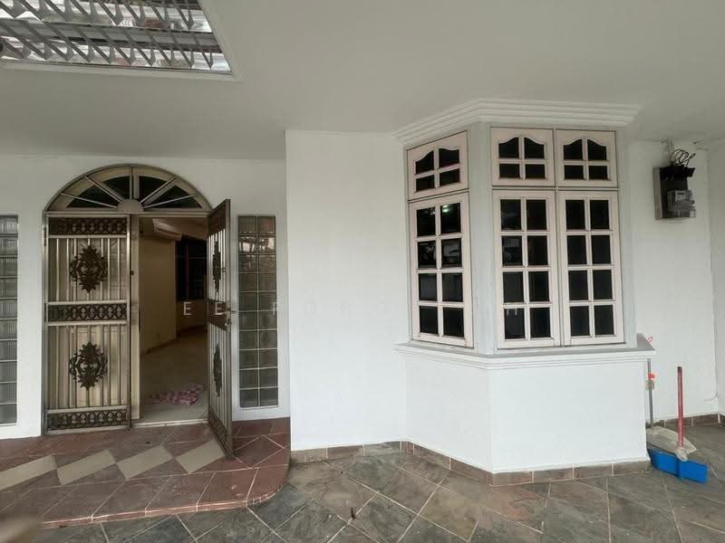 Rumah Teres 2-Tingkat untuk Dijual di Taman Molek (Johor Bahru) - Ee Fong Toh - Entrance - PropertyGuru.com.my