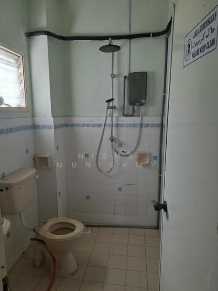 Rumah Teres untuk Dijual di Taman Kajang Impian (Kajang) - Nisha Munisamy - Bathroom - PropertyGuru.com.my