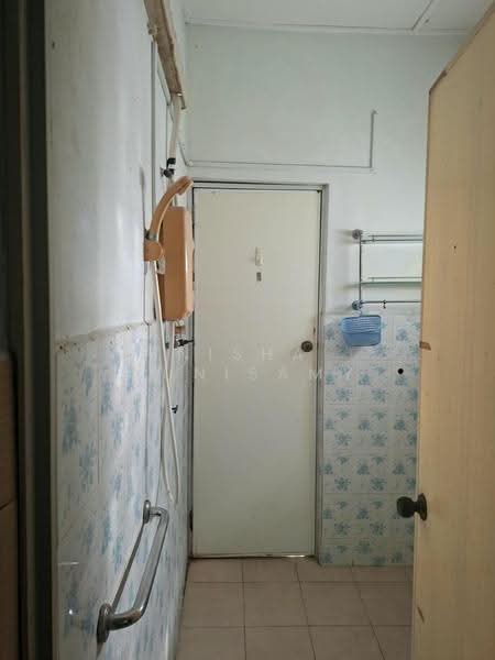 Rumah Teres untuk Dijual di Taman Kajang Impian (Kajang) - Nisha Munisamy - Bathroom - PropertyGuru.com.my