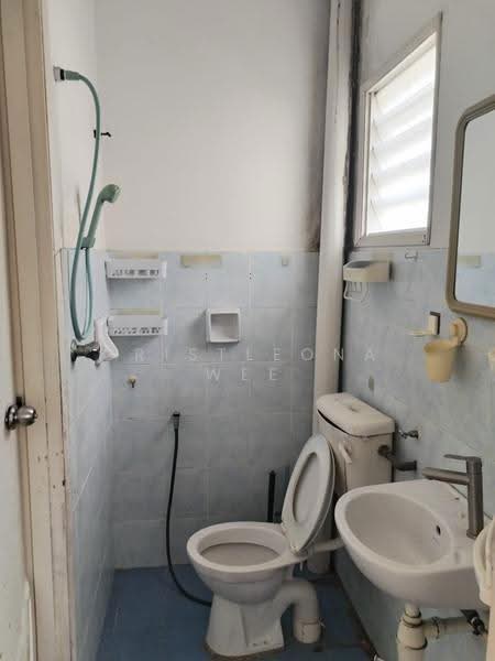 Rumah Teres untuk Dijual di Sutera Damansara (Damansara Damai) - Cristleona Wee - Bathroom - PropertyGuru.com.my
