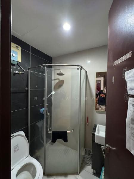 Kondominium untuk Disewa di Kings Bay @ Country Garden Danga Bay - Ray Wong - Bathroom - PropertyGuru.com.my