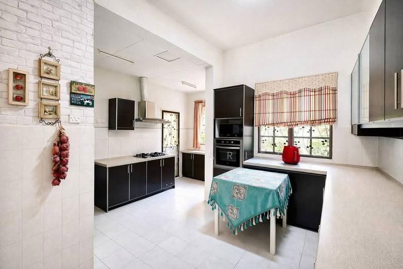 Bungalow House untuk Dijual di Bandar Bukit Mahkota (Bangi) - BILYA ARIFF - Kitchen - PropertyGuru.com.my