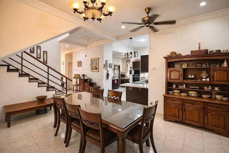 Bungalow House untuk Dijual di Bandar Bukit Mahkota (Bangi) - BILYA ARIFF - Dining Room - PropertyGuru.com.my