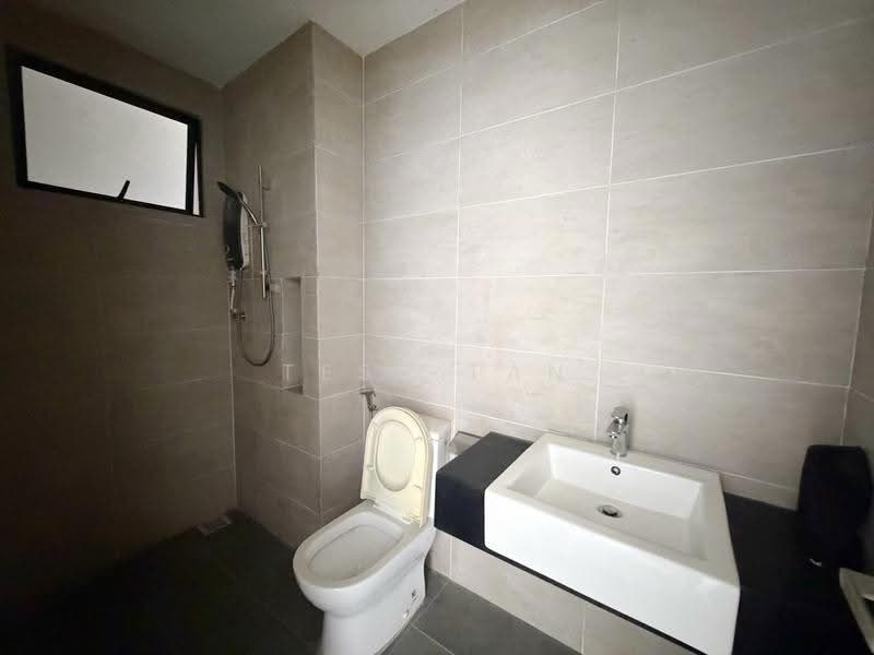 Kondominium untuk Dijual di Legend Heights - Tess Tan - Bathroom - PropertyGuru.com.my