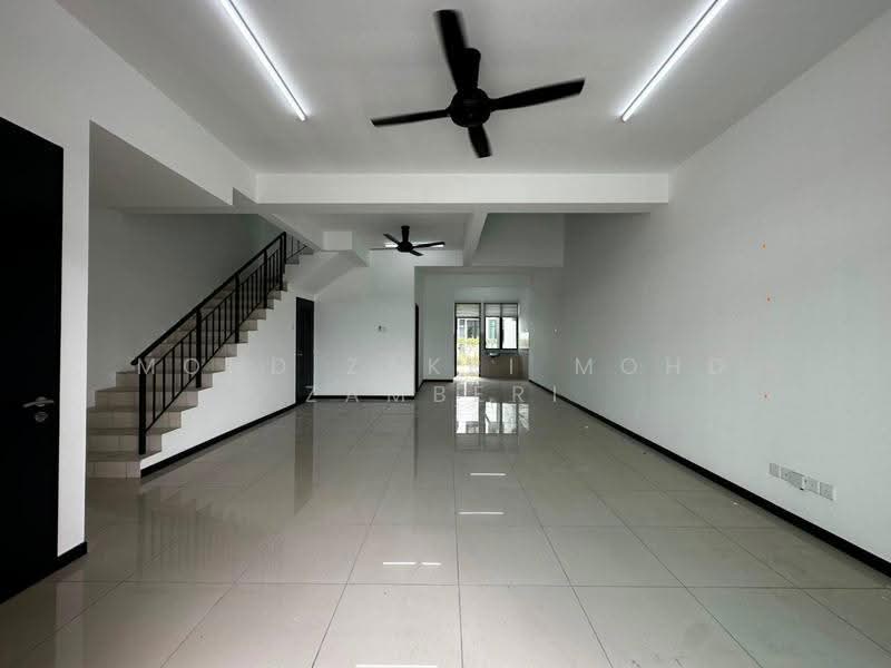 Rumah Teres 2-Tingkat untuk Dijual di Sungai Buloh (Selangor) - Mohd Zakri Mohd Zamberi - Living Room - PropertyGuru.com.my