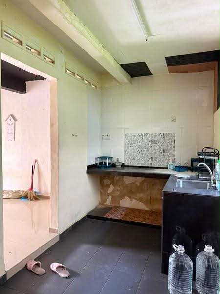 Rumah Teres untuk Dijual di Bandar Selesa Jaya (Skudai) - Valerie Saw - Kitchen - PropertyGuru.com.my
