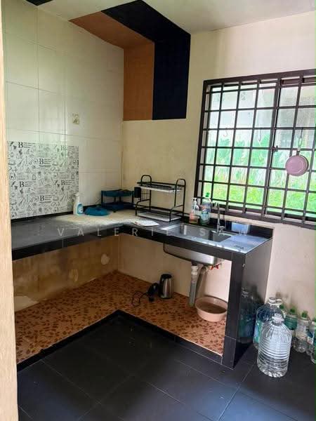 Rumah Teres untuk Dijual di Bandar Selesa Jaya (Skudai) - Valerie Saw - Kitchen - PropertyGuru.com.my