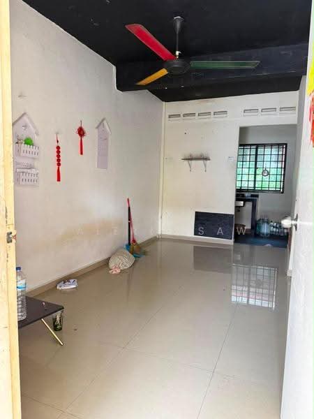 Rumah Teres untuk Dijual di Bandar Selesa Jaya (Skudai) - Valerie Saw - Living Room - PropertyGuru.com.my