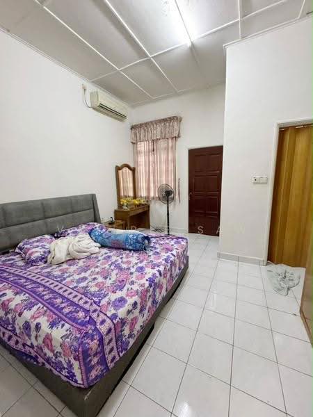 Rumah Teres 1-Tingkat untuk Dijual di Taman Molek (Johor Bahru) - Valerie Saw - Bedroom - PropertyGuru.com.my