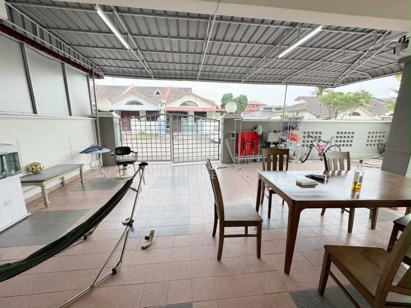 Rumah Teres 1-Tingkat untuk Dijual di Taman Molek (Johor Bahru) - Valerie Saw - Exterior - PropertyGuru.com.my