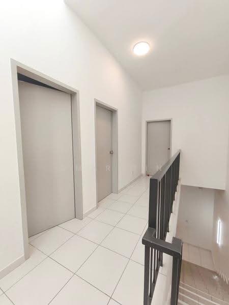 Terraced House for Sale in Eco Grandeur (Puncak Alam) - Umar Din - Corridor - PropertyGuru.com.my