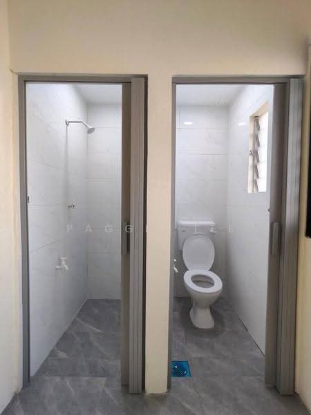 Rumah Flat untuk Dijual di Taman Melor - Paggie Tee - Bathroom - PropertyGuru.com.my
