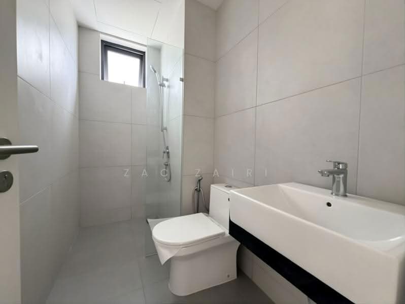Kediaman Servis untuk Dijual di Laurel Residence - Zac Zairi - Bathroom - PropertyGuru.com.my