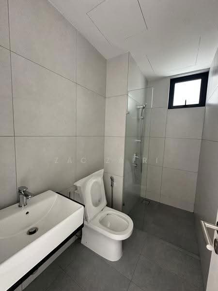 Kediaman Servis untuk Dijual di Laurel Residence - Zac Zairi - Bathroom - PropertyGuru.com.my