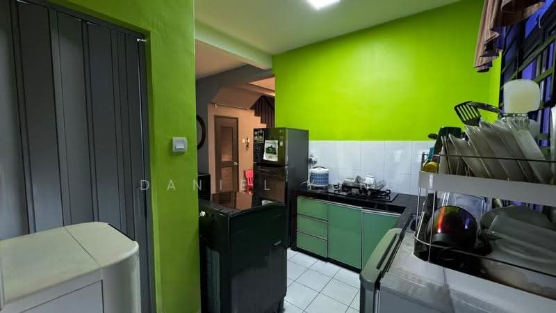 Rumah Teres untuk Dijual di Taman Mutiara Rini (Skudai) - Daniel Yong - Kitchen - PropertyGuru.com.my