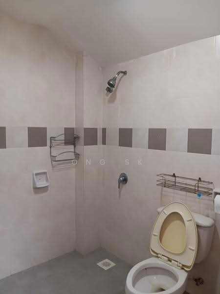 Rumah Berkembar untuk Disewa di Taman Yarl (Jalan Klang Lama (Old Klang Road)) - Ong SK - Bathroom - PropertyGuru.com.my