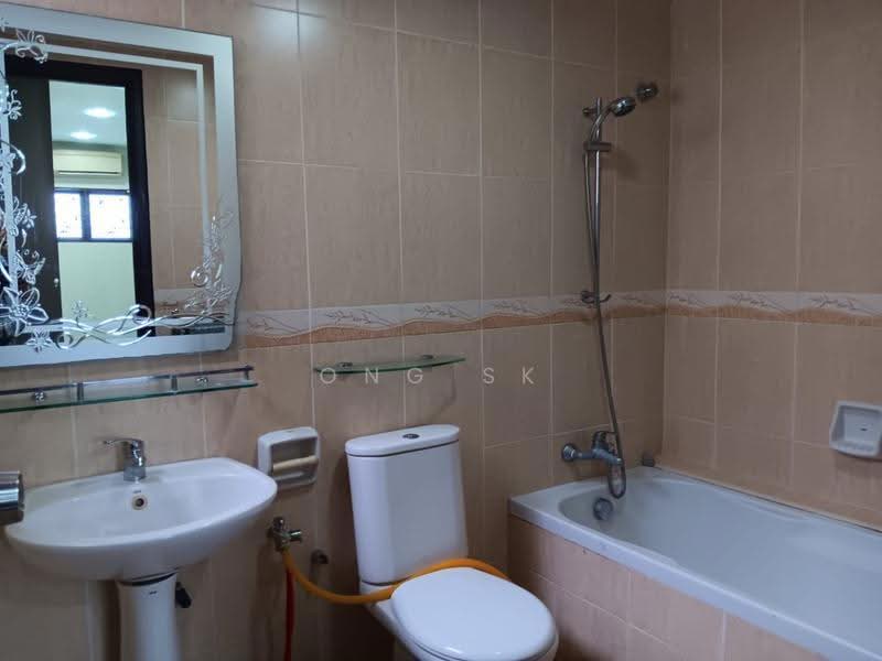 Rumah Berkembar untuk Disewa di Taman Yarl (Jalan Klang Lama (Old Klang Road)) - Ong SK - Bathroom - PropertyGuru.com.my